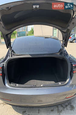 Седан Tesla Model 3 2021 в 