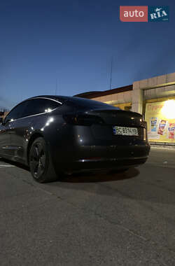 Седан Tesla Model 3 2021 в 
