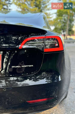 Седан Tesla Model 3 2019 в 