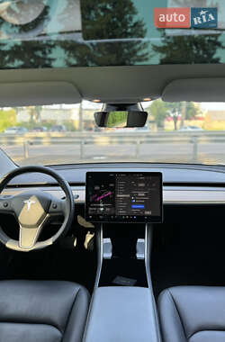 Седан Tesla Model 3 2019 в 