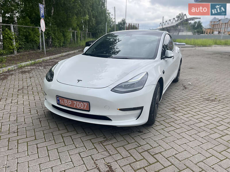 Седан Tesla Model 3 2022 в Самборі