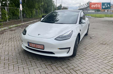 Седан Tesla Model 3 2022 в 