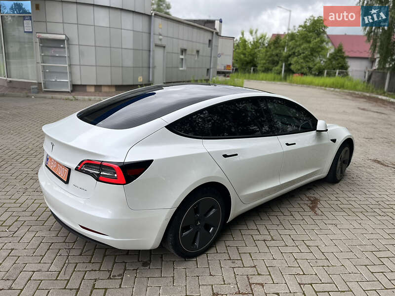 Седан Tesla Model 3 2022 в Самборі