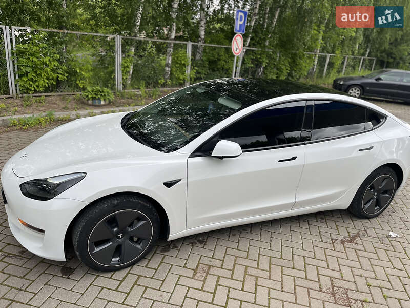 Седан Tesla Model 3 2022 в Самборі