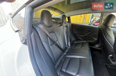 Седан Tesla Model 3 2022 в 