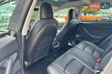 Лифтбек Tesla Model 3 2021 в 