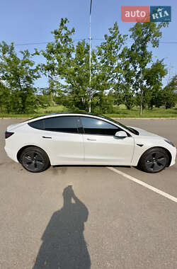 Седан Tesla Model 3 2022 в 