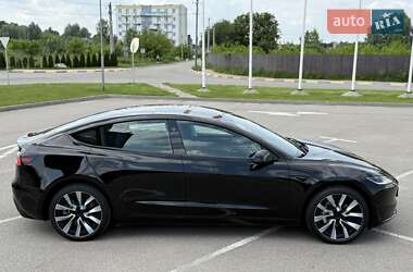 Седан Tesla Model 3 2024 в 