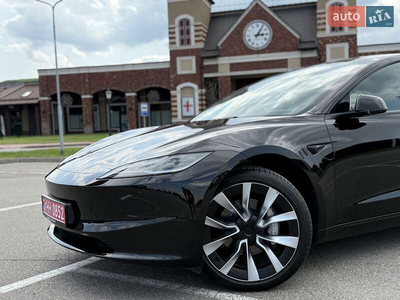 Седан Tesla Model 3 2024 в Киеве