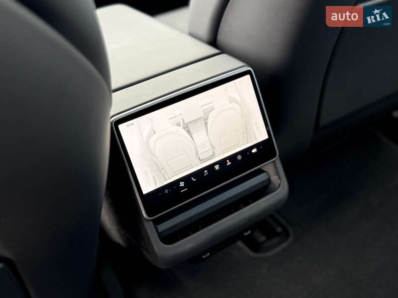 Седан Tesla Model 3 2024 в Киеве