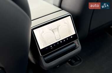 Седан Tesla Model 3 2024 в 