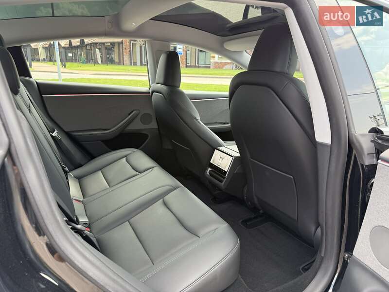 Седан Tesla Model 3 2024 в Киеве
