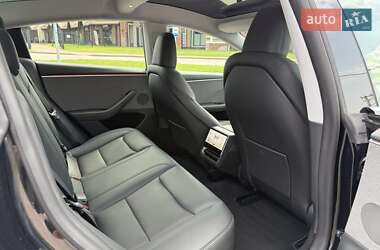 Седан Tesla Model 3 2024 в 