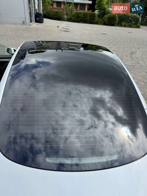 Седан Tesla Model 3 2022 в Львове