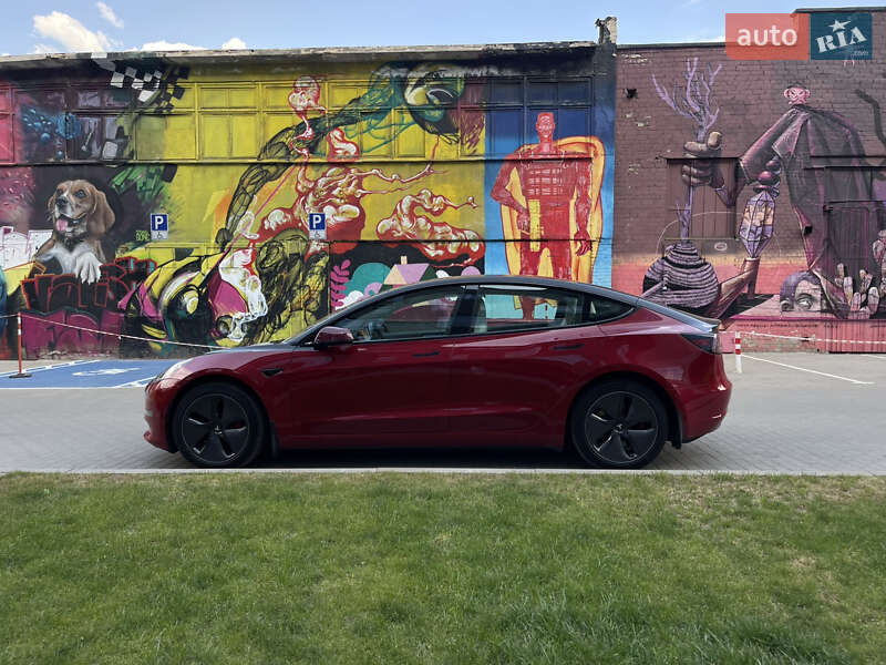 Седан Tesla Model 3 2019 в Львові