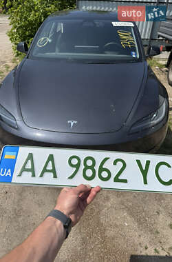 Седан Tesla Model 3 2024 в 