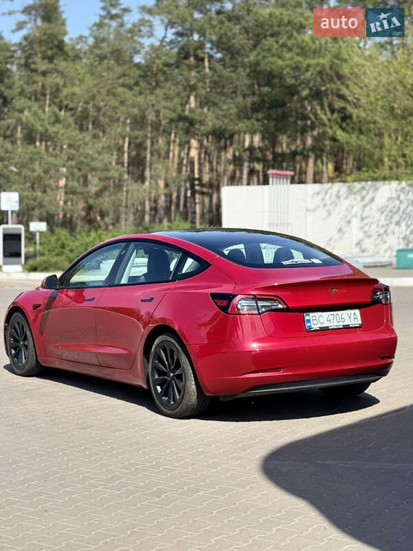 Седан Tesla Model 3 2022 в Киеве