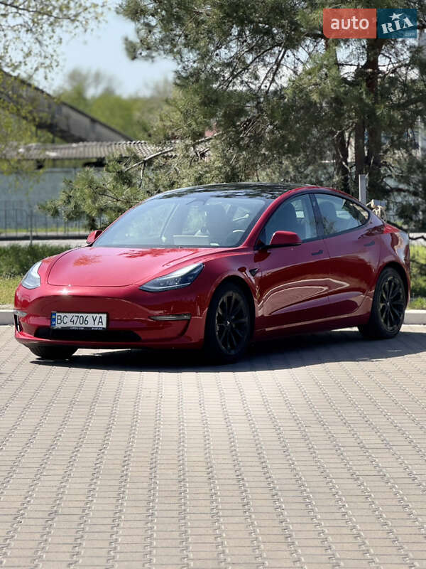 Седан Tesla Model 3 2022 в Киеве