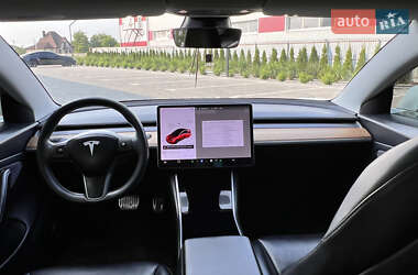Седан Tesla Model 3 2020 в 