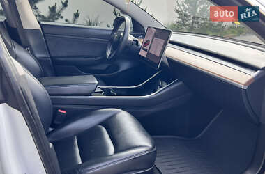 Седан Tesla Model 3 2020 в 