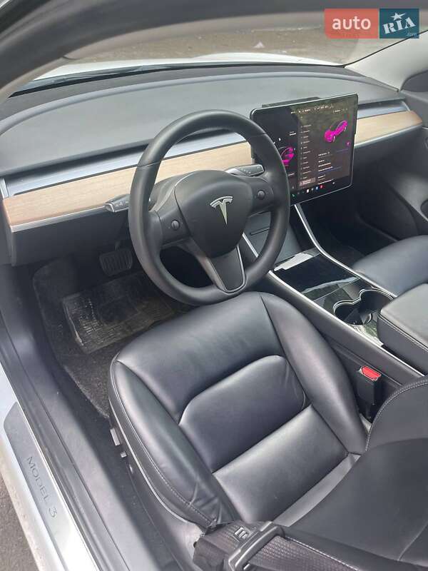 Седан Tesla Model 3 2019 в Березному