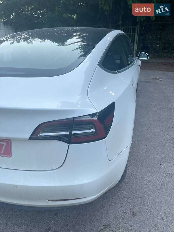 Седан Tesla Model 3 2019 в Березному