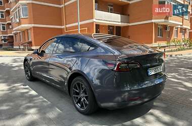 Седан Tesla Model 3 2023 в 