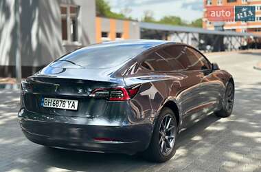 Седан Tesla Model 3 2023 в 