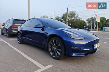 Седан Tesla Model 3 2021 в 