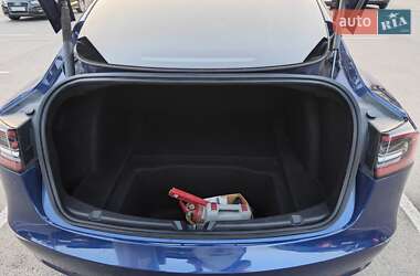 Седан Tesla Model 3 2021 в 