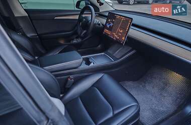 Седан Tesla Model 3 2021 в 