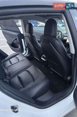 Седан Tesla Model 3 2019 в Миргороді