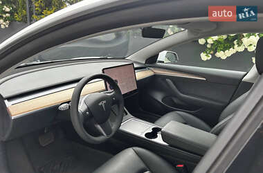 Седан Tesla Model 3 2021 в 