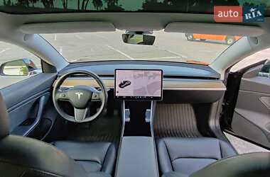 Седан Tesla Model 3 2019 в 