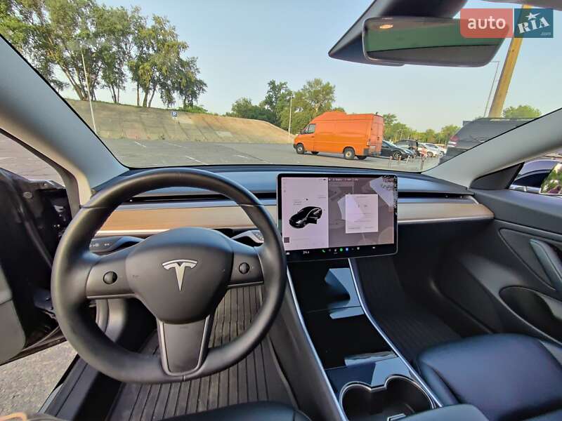 Седан Tesla Model 3 2019 в Києві