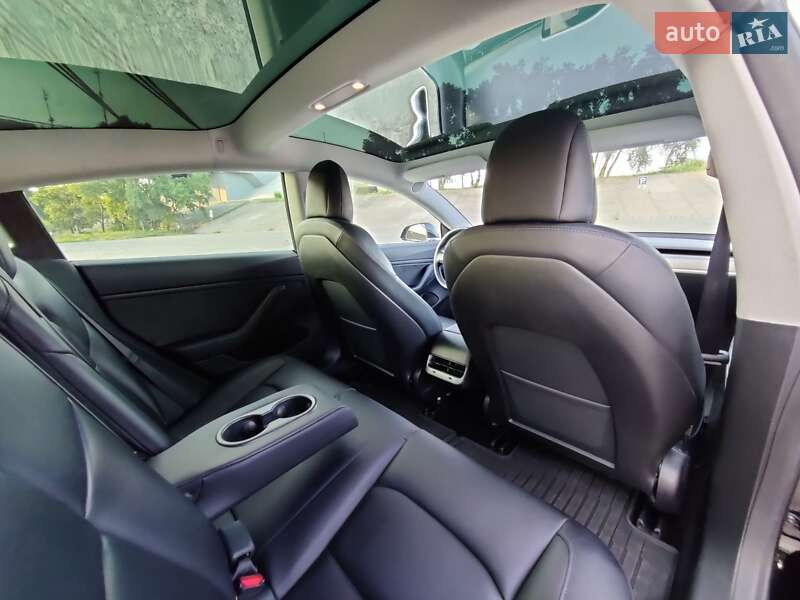 Седан Tesla Model 3 2019 в Києві