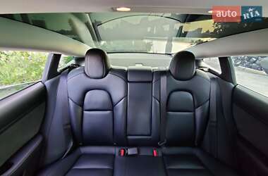 Седан Tesla Model 3 2019 в 