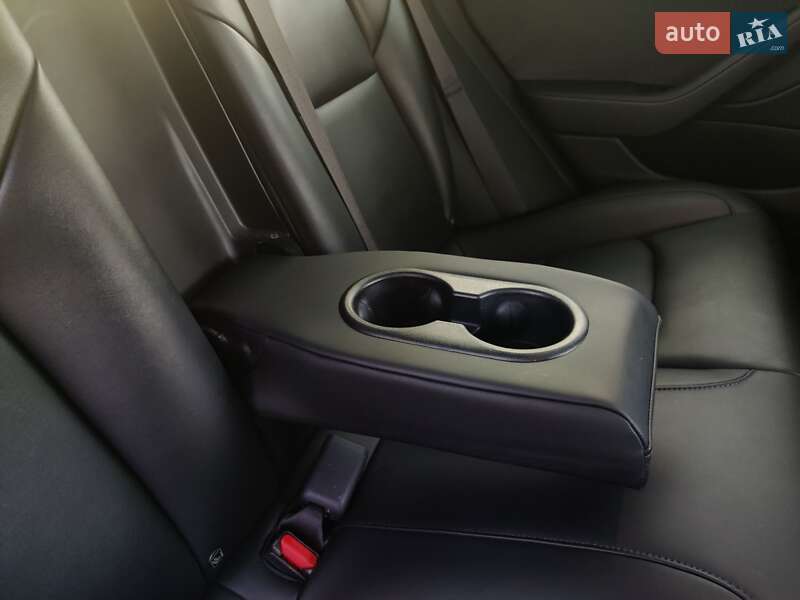 Седан Tesla Model 3 2019 в Києві