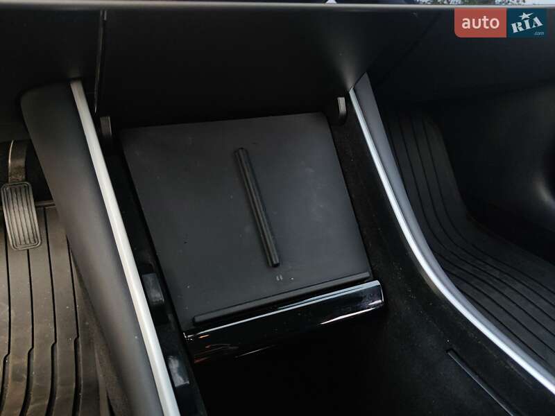 Седан Tesla Model 3 2019 в Києві