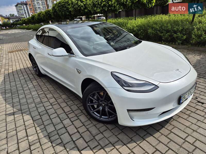 Седан Tesla Model 3 2020 в Івано-Франківську