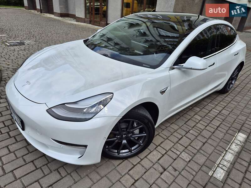 Седан Tesla Model 3 2020 в Івано-Франківську