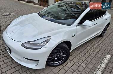 Седан Tesla Model 3 2020 в 