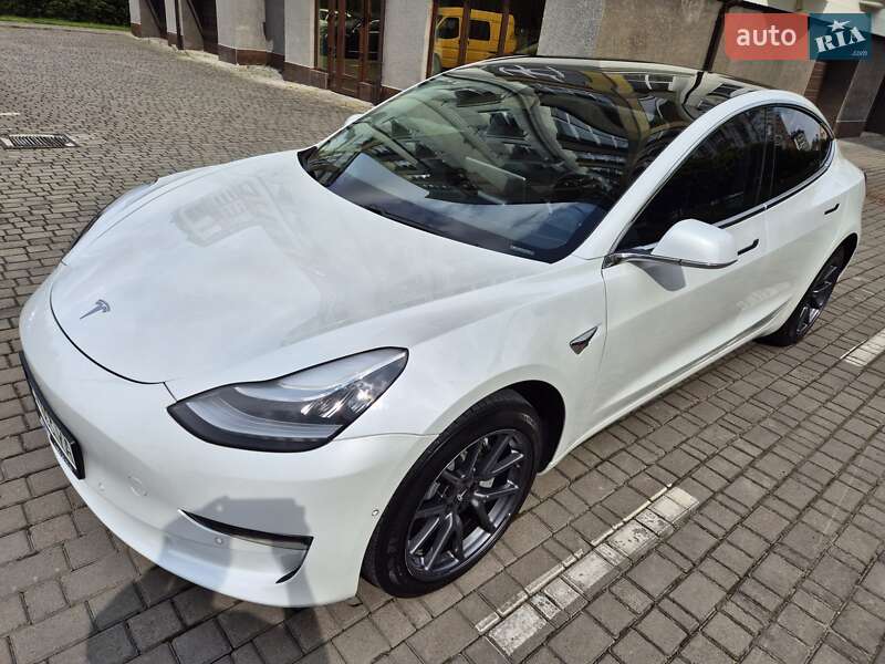 Седан Tesla Model 3 2020 в Івано-Франківську