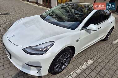 Седан Tesla Model 3 2020 в 