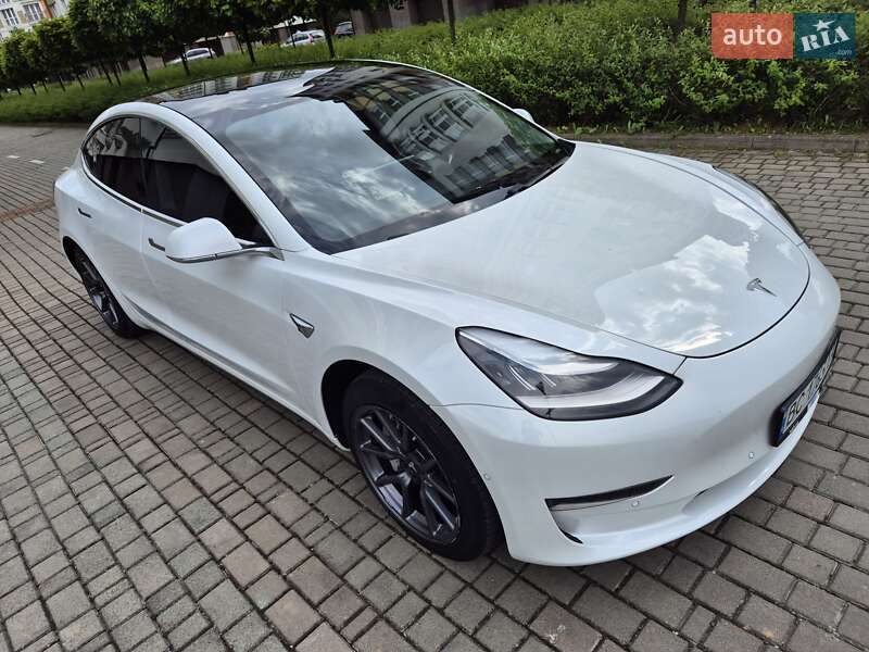 Седан Tesla Model 3 2020 в Івано-Франківську