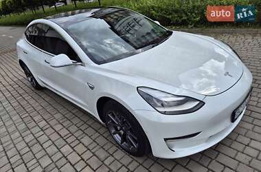 Седан Tesla Model 3 2020 в 