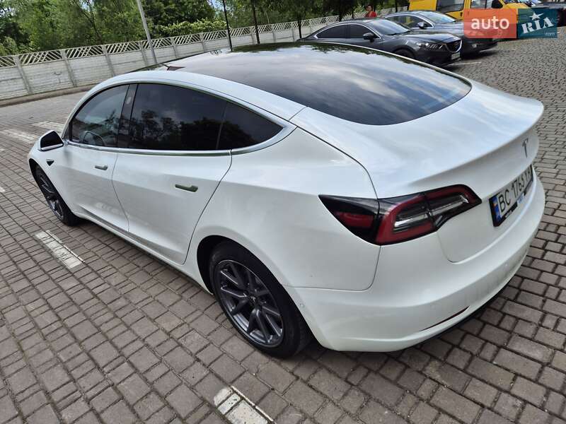Седан Tesla Model 3 2020 в Івано-Франківську