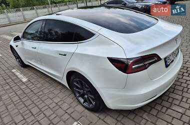 Седан Tesla Model 3 2020 в 