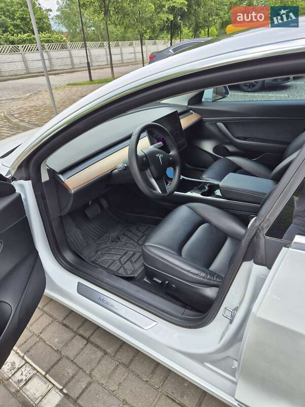 Седан Tesla Model 3 2020 в Івано-Франківську