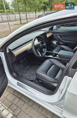 Седан Tesla Model 3 2020 в 